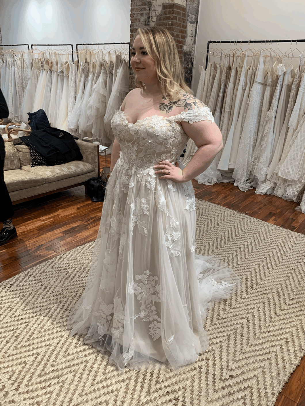 Madi Lane 'Elora' wedding dress size-14 NEW