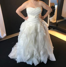 Load image into Gallery viewer, Vera Wang &#39;Diana&#39; wedding dress size-12 PREOWNED
