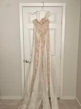 Load image into Gallery viewer, Ines Di Santo &#39;Cameo&#39; wedding dress size-06 SAMPLE
