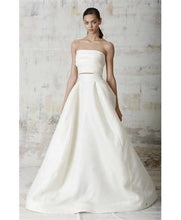 Load image into Gallery viewer, Monique Lhuillier &#39;Lenin Skirt&#39; - Monique Lhuillier - Nearly Newlywed Bridal Boutique - 1
