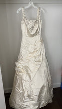 Load image into Gallery viewer, Anne Barge &#39;La fleur&#39; wedding dress size-04 PREOWNED
