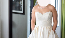 Load image into Gallery viewer, Modern Trousseau &#39;unknown &#39; wedding dress size-10 PREOWNED
