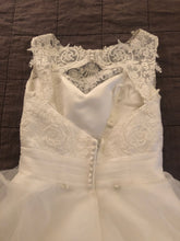 Load image into Gallery viewer, Ellis Bridal &#39;18027&#39; wedding dress size-08 PREOWNED
