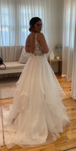 Load image into Gallery viewer, Paloma Blanca &#39;0000PG&#39; wedding dress size-02 SAMPLE
