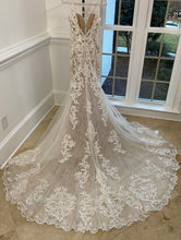 Load image into Gallery viewer, Essense of Australia &#39;D2548&#39; wedding dress size-04 NEW
