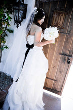 Load image into Gallery viewer, Vera Wang &#39;Diana&#39; wedding dress size-04 PREOWNED
