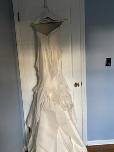 Carolina Herrera 'Unknown' wedding dress size-00 PREOWNED