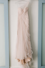 Load image into Gallery viewer, BHLDN &#39;Prelude&#39; wedding dress size-04 PREOWNED
