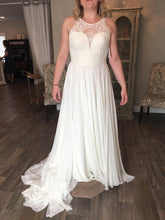 Load image into Gallery viewer, Stella York &#39;6542&#39; size 14 used wedding dress front view on bride
