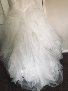Pronovias 'Beca' size 6 new wedding dress view of hemline