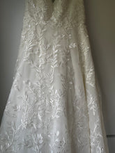 Load image into Gallery viewer, Lis simon &#39;The Madilyn&#39; wedding dress size-16 NEW
