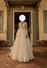 Load image into Gallery viewer, Monique Lhuillier &#39;Majesty&#39; wedding dress size-02 PREOWNED
