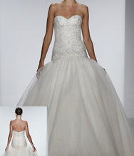 Load image into Gallery viewer, Kenneth Pool &#39;Gloria&#39; size 8 used wedding dress front view on model

