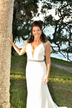 Load image into Gallery viewer, Calla Blanche &#39;Column/ Sheath &#39; wedding dress size-06 PREOWNED
