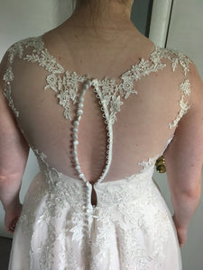 Susan Sorbello 'Custom' size 14 new wedding dress back view close up