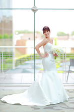 Load image into Gallery viewer, Simone Carvalli &#39;90232DX&#39; wedding dress size-04 PREOWNED
