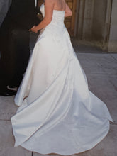 Load image into Gallery viewer, Matthew Christopher &#39;A line strapless pure 100% silk &#39; wedding dress size-16 NEW
