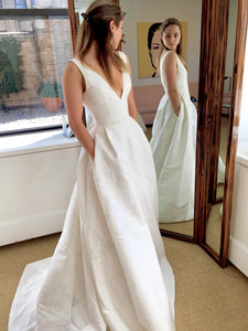 Carolina Herrera 'Lena' wedding dress size-06 NEW