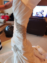 Load image into Gallery viewer, Pnina Tornai &#39;Gown&#39; size 2 new wedding dress side view on hanger
