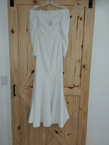 David's Bridal 'Off Shoulder Button Back' wedding dress size-02 NEW