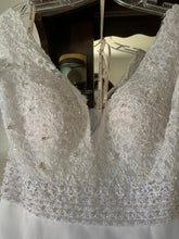 Load image into Gallery viewer, Maggie Sottero &#39;monarch&#39; wedding dress size-06 NEW
