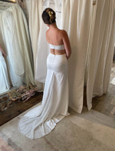 Load image into Gallery viewer, Les Aimants &#39;Ivy Gown&#39; wedding dress size-04 NEW
