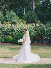 Load image into Gallery viewer, Pronovias &#39;unknown&#39; wedding dress size-00 PREOWNED
