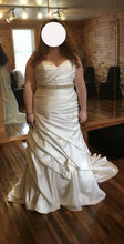 Load image into Gallery viewer, Custom &#39;Cody &#39; wedding dress size-16 NEW
