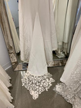 Load image into Gallery viewer, Sarah Seven &#39;Eloise&#39; wedding dress size-04 PREOWNED
