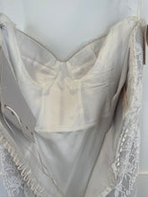 Load image into Gallery viewer, Suzanne Neville &#39;Athena &#39; wedding dress size-18W SAMPLE
