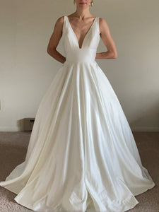 Vow'd 'Magical' wedding dress size-02 SAMPLE
