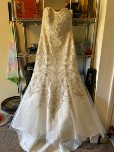 Oleg Cassini 'CWG706' wedding dress size-06 NEW