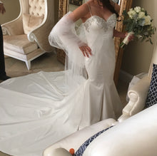 Load image into Gallery viewer, Pnina Tornai &#39;Pnina Tornai wedding gown with sweetheart neckline &amp; Swarovski crystal details&#39; wedding dress size-02 PREOWNED
