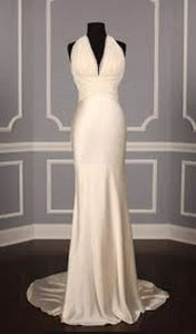 Vera Wang '2G144' size 4 used wedding dress front view on mannequin