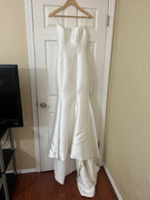 Load image into Gallery viewer, Moonlight &#39;T966&#39; wedding dress size-02 NEW
