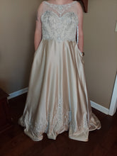 Load image into Gallery viewer, Matthew Christopher &#39;0132634/ Jewel&#39; wedding dress size-18 NEW
