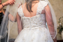 Load image into Gallery viewer, Justin Alexander &#39;Ivory Lace&#39; size 16 used wedding dress back view close up on bride
