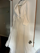 Load image into Gallery viewer, Olivia Bottega &#39;Tayra&#39; wedding dress size-28 NEW
