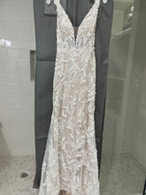 Load image into Gallery viewer, Lillian West &#39;66212&#39; wedding dress size-08 NEW
