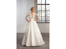 Load image into Gallery viewer, Cosombella &#39;7746&#39; size 4 used wedding dress front view on model
