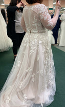 Load image into Gallery viewer, Galina Signature &#39;SWG820&#39; wedding dress size-16 NEW
