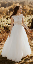 Load image into Gallery viewer, aire barcelona &#39;2C134 BAMBU&#39; wedding dress size-00 PREOWNED
