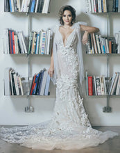 Load image into Gallery viewer, Galia lahav &#39;104&#39; wedding dress size-04 PREOWNED
