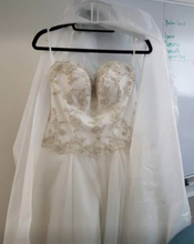 Load image into Gallery viewer, La Sposa &#39;Roda&#39; size 12 new wedding dress front view on hanger
