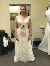 Load image into Gallery viewer, David&#39;s Bridal &#39;Ivy Champ&#39; size 14 new wedding dress front view on bride

