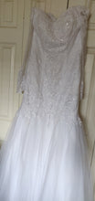 Load image into Gallery viewer, David&#39;s Bridal &#39;WG3943&#39; wedding dress size-08 NEW
