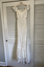 Load image into Gallery viewer, Reformation &#39;Merlot Dress&#39; wedding dress size-06 NEW
