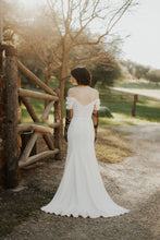 Load image into Gallery viewer, Sarah Seven &#39;Blake &#39; wedding dress size-02 PREOWNED
