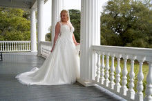 Load image into Gallery viewer, Sweetheart &#39;6166&#39; wedding dress size-10 PREOWNED
