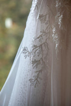 Load image into Gallery viewer, Studio Levana &#39;Shiran&#39; wedding dress size-10 PREOWNED
